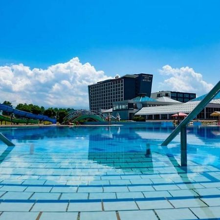 호텔 힐스 사라예보 콩그레스 앤 테르말 스파 리조트 Ilidža 외부 사진 The pool at the hotel