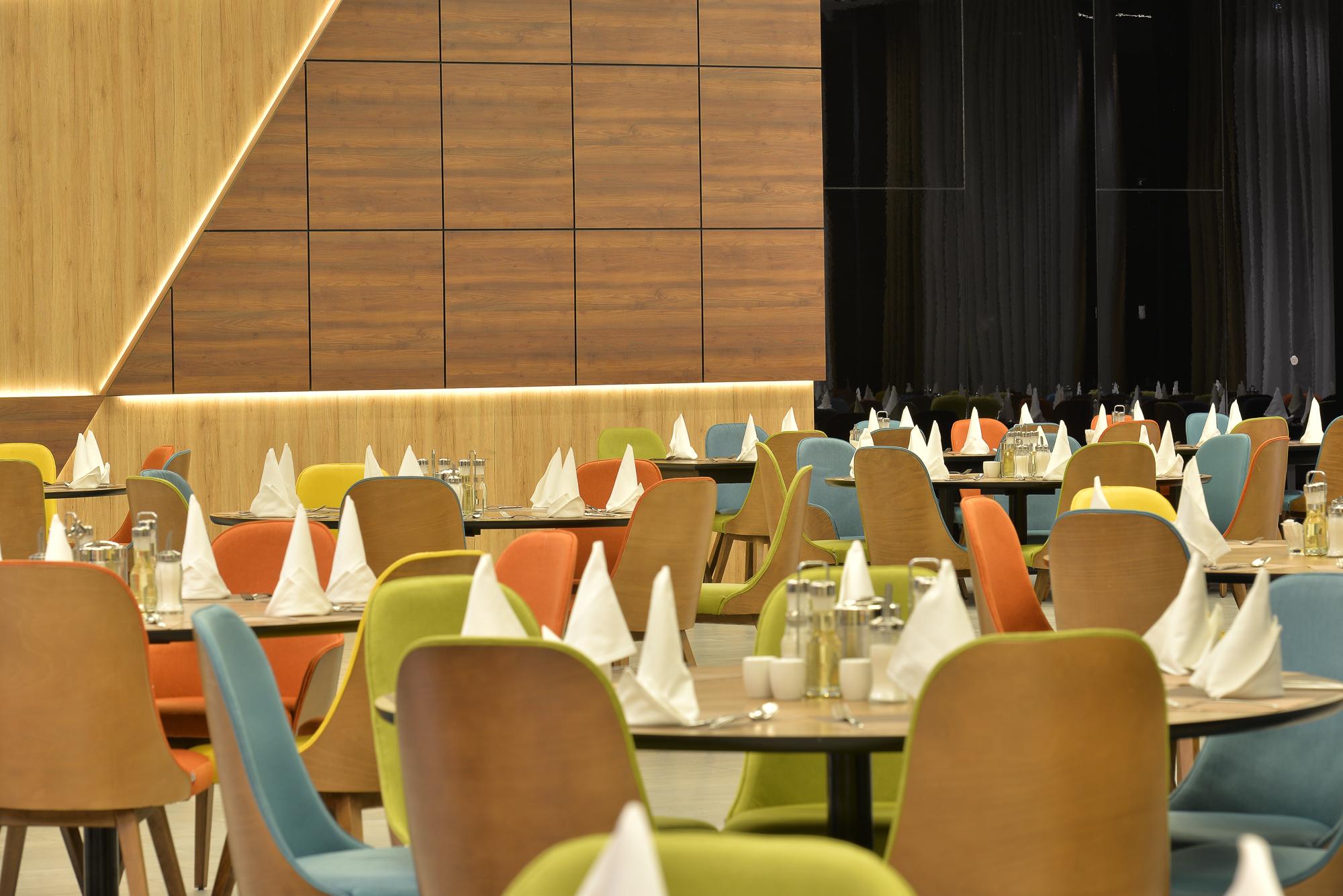 호텔 힐스 사라예보 콩그레스 앤 테르말 스파 리조트 Ilidža 외부 사진 The interior of the restaurant