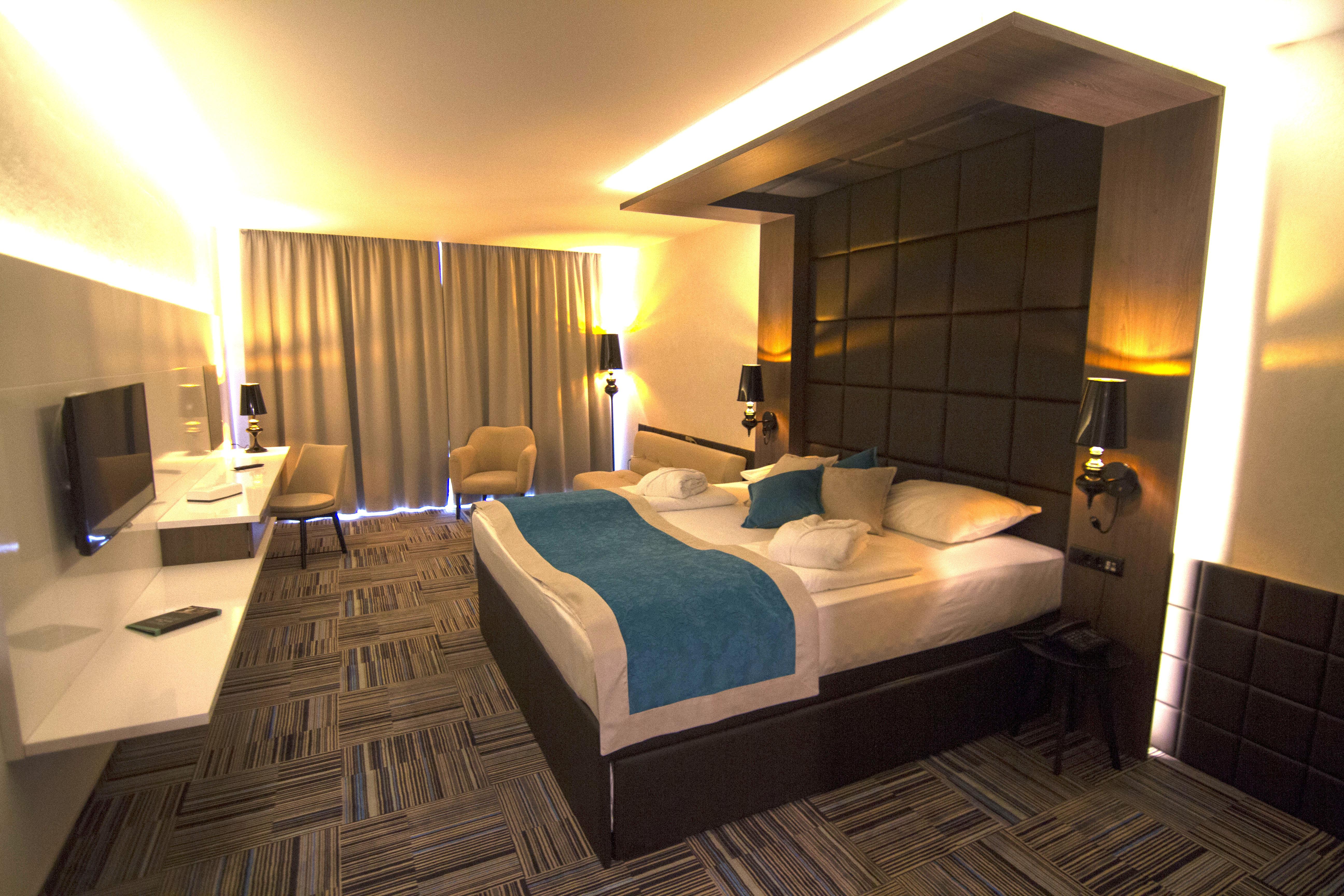 호텔 힐스 사라예보 콩그레스 앤 테르말 스파 리조트 Ilidža 외부 사진 A room at the hotel
